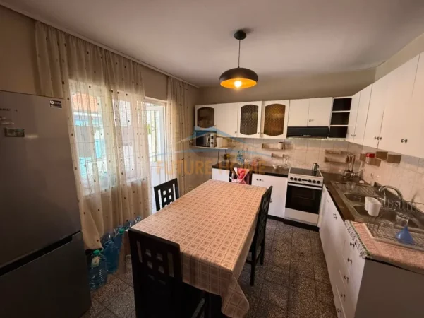 Qera Apartament 2+1+Depo, Rruga e Kavajës, Tiranë 52,000 Lekë 0696069906