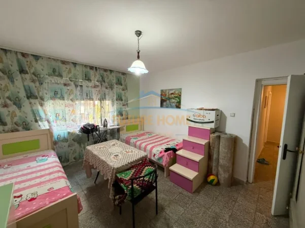 Qera Apartament 2+1+Depo, Rruga e Kavajës, Tiranë 52,000 Lekë 0696069906