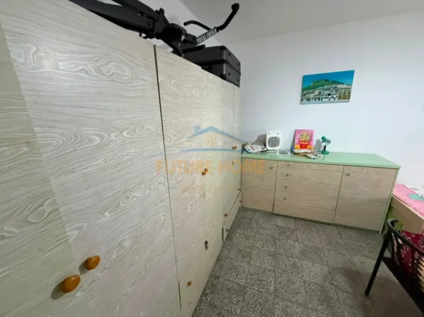 Qera Apartament 2+1+Depo, Rruga e Kavajës, Tiranë 52,000 Lekë 0696069906