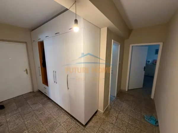 Qera Apartament 2+1+Depo, Rruga e Kavajës, Tiranë 52,000 Lekë 0696069906