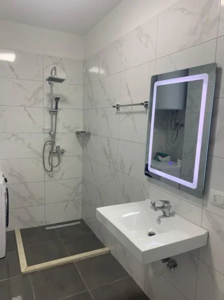 Tirane, jepet me qera apartament 2+1 Kati 4, 120 m² 750 € (Fusha Aviacionit; Turdiu)