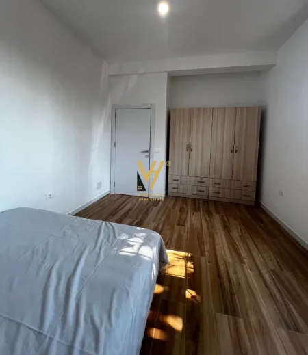 Tirane, jepet me qera shtepi 2+1+Ballkon Kati 0, 100 m² 520 € (PASKUQAN)
