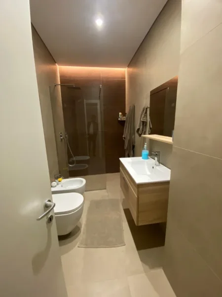 Tirane, jepet me qera apartament 3+1+Ballkon Kati 2, 132 m² 1.100 € 