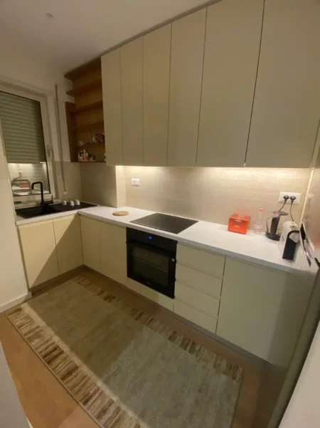 Tirane, jepet me qera apartament 3+1+Ballkon Kati 2, 132 m² 1.100 € 