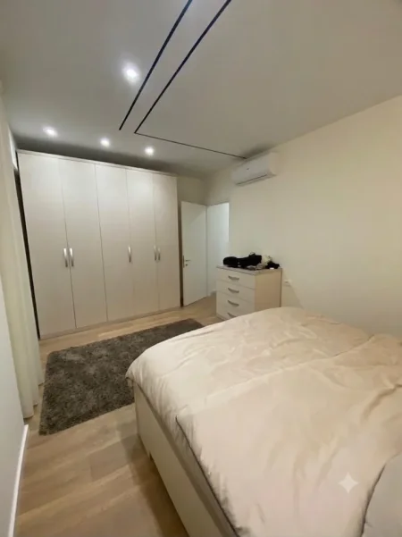 Tirane, jepet me qera apartament 3+1+Ballkon Kati 2, 132 m² 1.100 € 