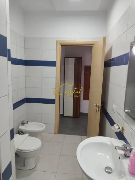 Tirane, jepet me qera apartament 1+1 Kati 4, 60 m² 570 € (21 DHJETORI)
