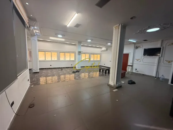 Tirane, jepet me qera ambjent biznesi Kati 5, 240 m² 2.300 € (RRUGA FERIT XHAJKO)