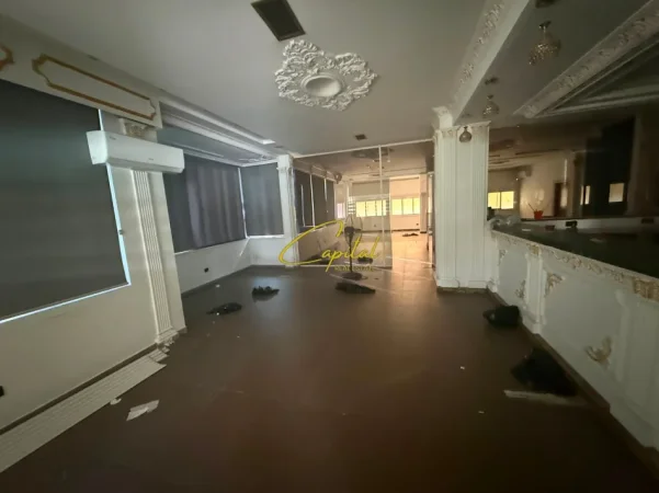 Tirane, jepet me qera ambjent biznesi Kati 5, 240 m² 2.300 € (RRUGA FERIT XHAJKO)