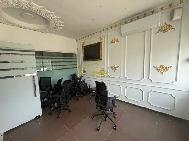 Tirane, jepet me qera ambjent biznesi Kati 5, 240 m² 2.300 € (RRUGA FERIT XHAJKO)