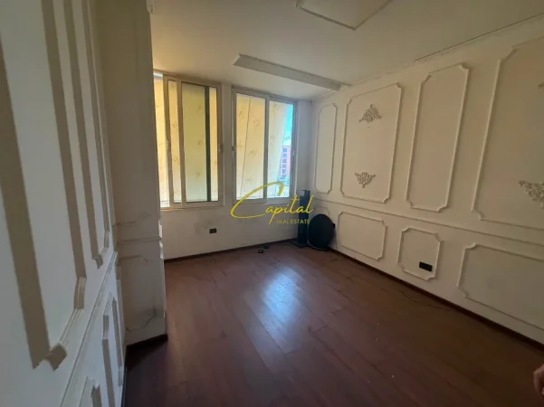 Tirane, jepet me qera ambjent biznesi Kati 5, 240 m² 2.300 € (RRUGA FERIT XHAJKO)