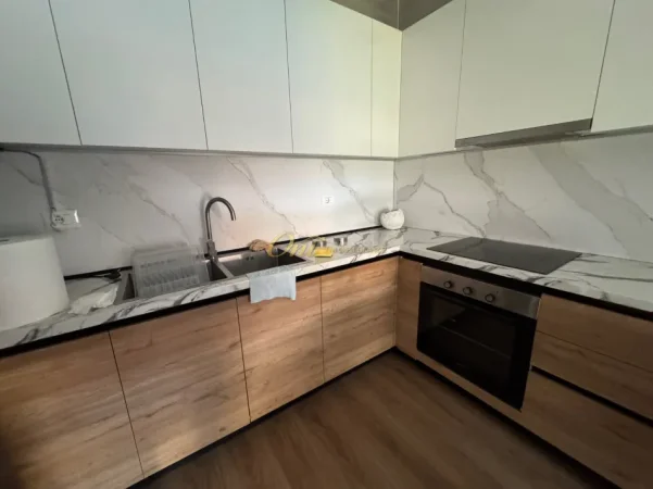 Tirane, jepet me qera apartament 1+1 Kati 4, 70 m² 400 € (REZIDENCA KAIMI)