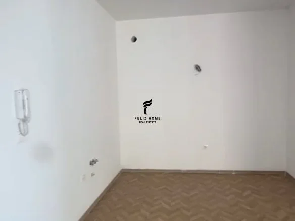 Tirane, jepet me qera zyre Kati 5, 80 m² 630 € (RRUGA E DIBRES)