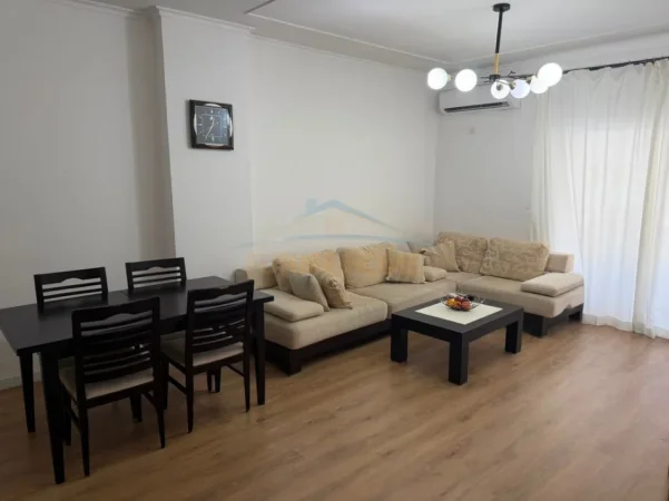 Tirane, jepet me qera apartament 2+1+Ballkon Kati 5, 100 m² 550 € (Misto Mame)