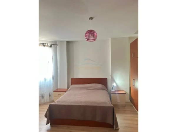 Tirane, jepet me qera apartament 2+1+Ballkon Kati 5, 100 m² 550 € (Misto Mame)