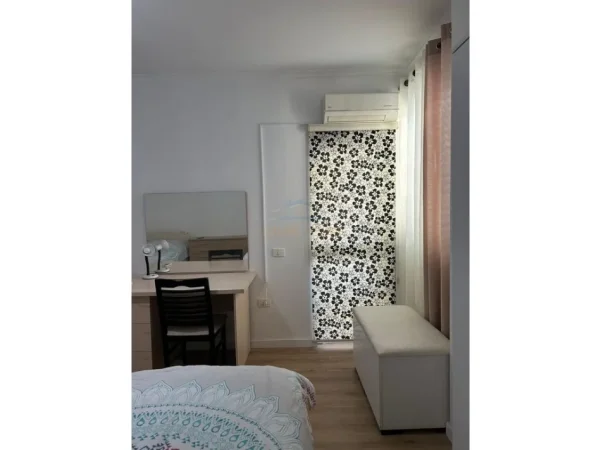 Tirane, jepet me qera apartament 2+1+Ballkon Kati 5, 100 m² 550 € (Misto Mame)