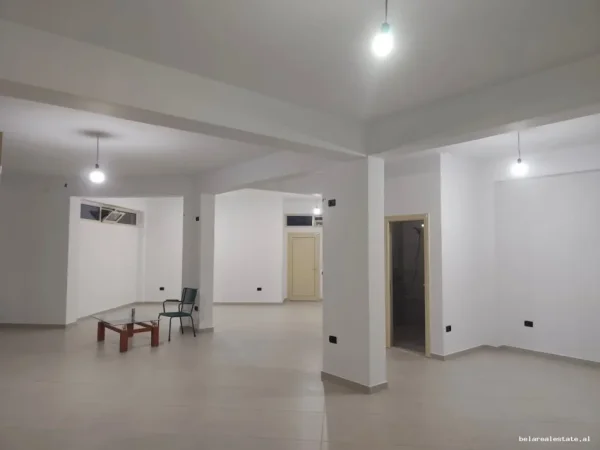 Magazine Me Qera Ne Sauk (ID BM145) Tirane
