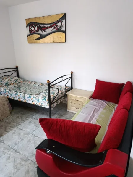 Tirane, jepet me qera apartament Studio Kati 1, 30 m² 300 € (Shkolla Bashkuar)