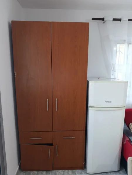 Tirane, jepet me qera apartament Studio Kati 1, 30 m² 300 € (Shkolla Bashkuar)