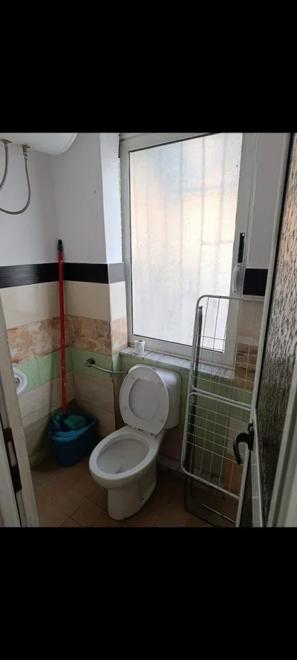 Tirane, jepet me qera apartament Studio Kati 1, 30 m² 300 € (Shkolla Bashkuar)