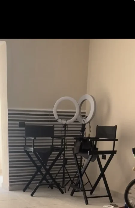 Shes Makeup Chairs/Ringlights 350,000 lekë