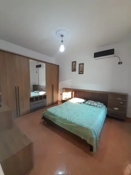 Tirane, jepet me qera Banesë 2+1, Mobiluar,Kati 2, Çmimi 45.000 Lekë të Reja tek Bulevardi i Ri, Tiranë)