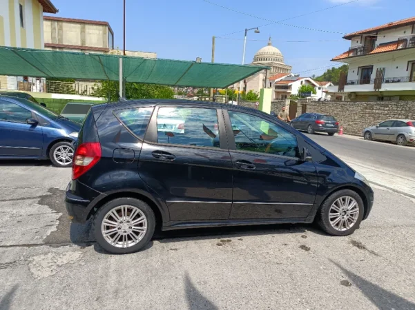 Berat, shes makine CLASSE A 180 CDI Nafte, e zeze manuale Klima 267.000 km 1.900 €