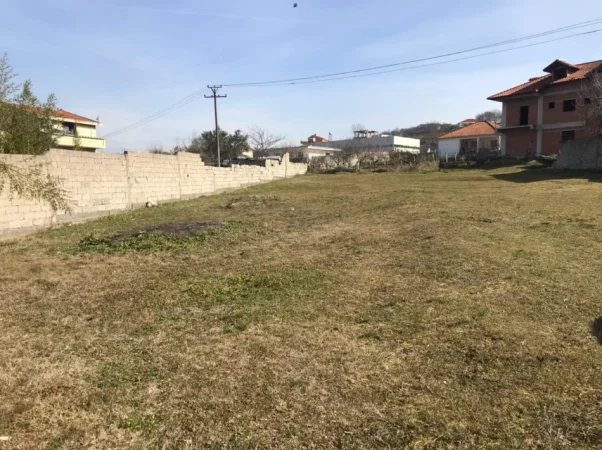 Tirane, shitet toke , 1.000 m² 69.000 € (me vendndodhje ne Mucaj Vore.)