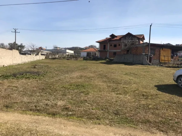 Tirane, shitet toke , 1.000 m² 69.000 € (me vendndodhje ne Mucaj Vore.)