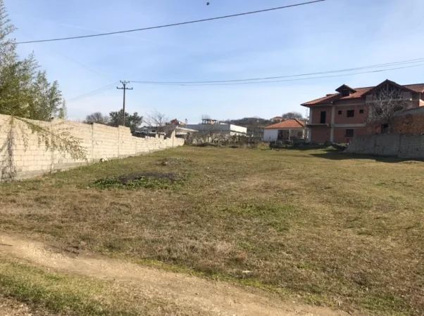 Tirane, shitet toke , 1.000 m² 69.000 € (me vendndodhje ne Mucaj Vore.)