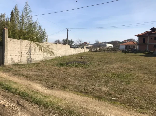 Tirane, shitet toke , 1.000 m² 69.000 € (me vendndodhje ne Mucaj Vore.)