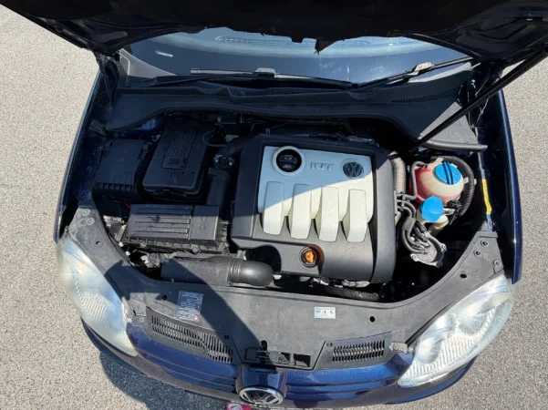 Tirane, shitet makine Golf 5 Nafte, blu e errët manuale Kondicioner 300 km 3.300 €
