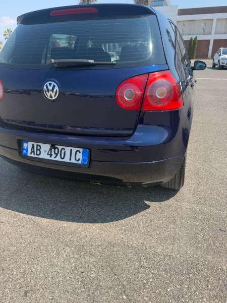 Tirane, shitet makine Golf 5 Nafte, blu e errët manuale Kondicioner 300 km 3.300 €