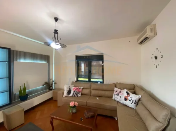 Tirane, jepet me qera apartament 2+1+Ballkon Kati 5, 72 m² 1.200 € (Rruga e Elbasanit)