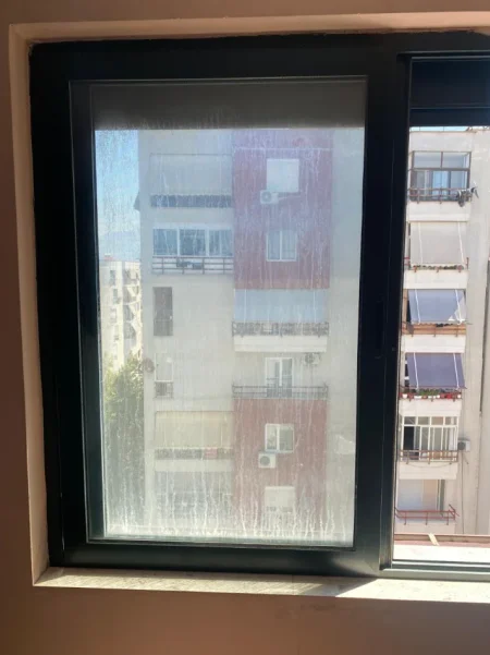 Tirane, Dritare duralumini