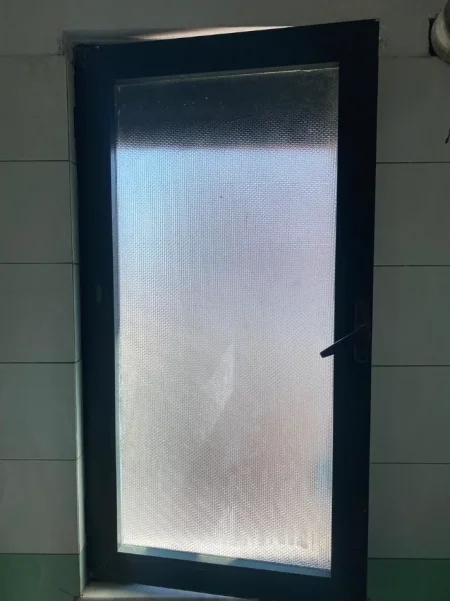 Tirane, Dritare duralumini