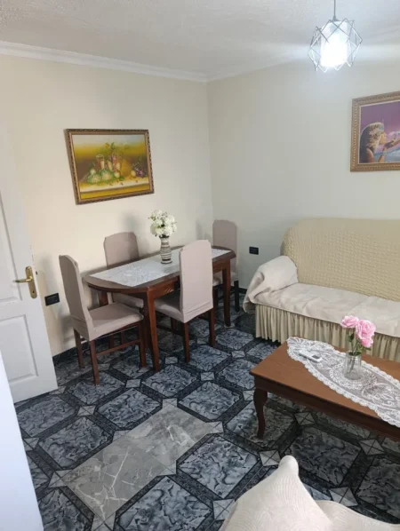 Tirane, jepet me qera apartament 2+1 Kati 3, 80 m² 420 € (Shkolla Bashkuar)