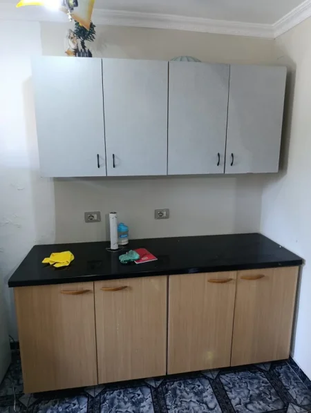 Tirane, jepet me qera apartament 2+1 Kati 3, 80 m² 420 € (Shkolla Bashkuar)