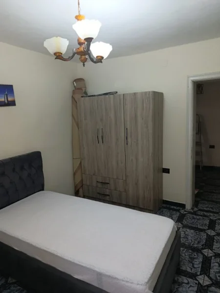 Tirane, jepet me qera apartament 2+1 Kati 3, 80 m² 420 € (Shkolla Bashkuar)