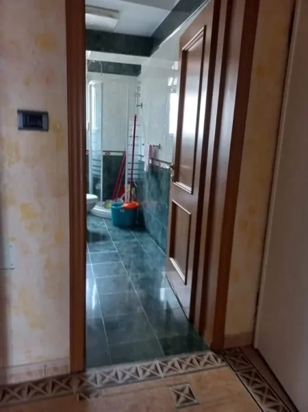 Tirane, jepet me qera apartament 2+1 Kati 3, 70 m² 600 € (Rr.Elbasanit tek shkolla e Baletit)