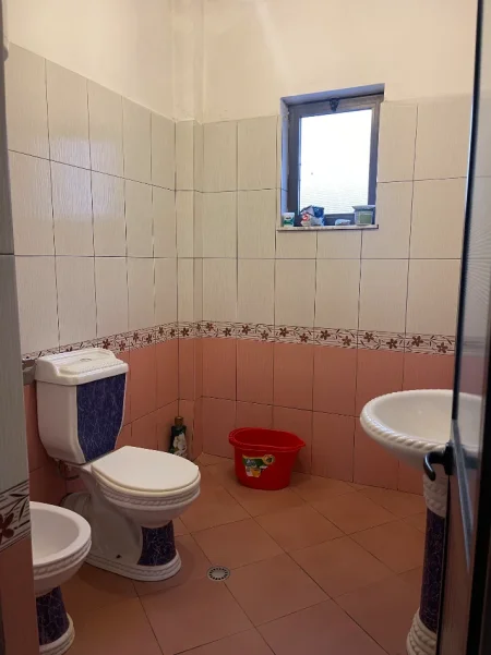 Tirane, jap me qera shtepi 1+1+Ballkon Kati 2, 81 m² 400 € (Sauk i ri)