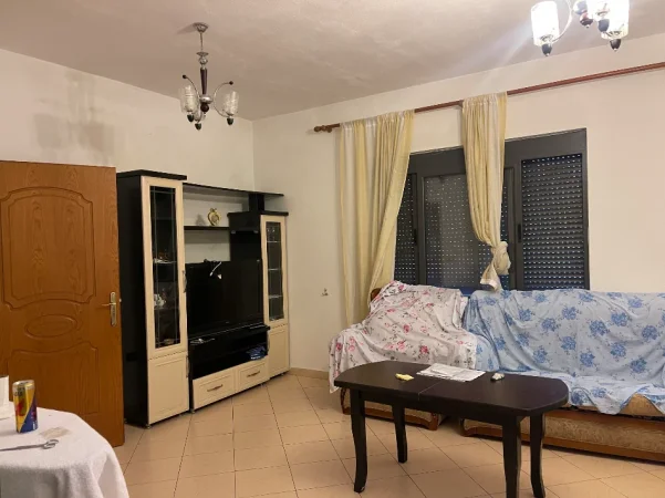 Tirane, jap me qera shtepi 1+1+Ballkon Kati 2, 81 m² 400 € (Sauk i ri)