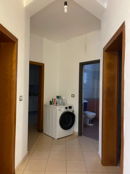 Tirane, jap me qera shtepi 1+1+Ballkon Kati 2, 81 m² 400 € (Sauk i ri)