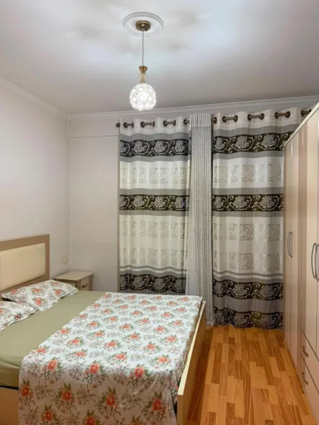 Tirane, jepet me qera apartament 1+1 Kati 5, 65 m² 520 € (Rruga 5 Maji)