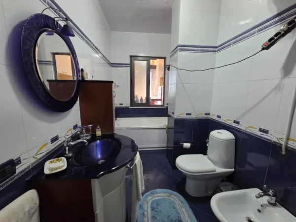 Tirane, jepet me qera apartament 1+1 Kati 5, 95 m² 650 € (Komuna e Parisit)
