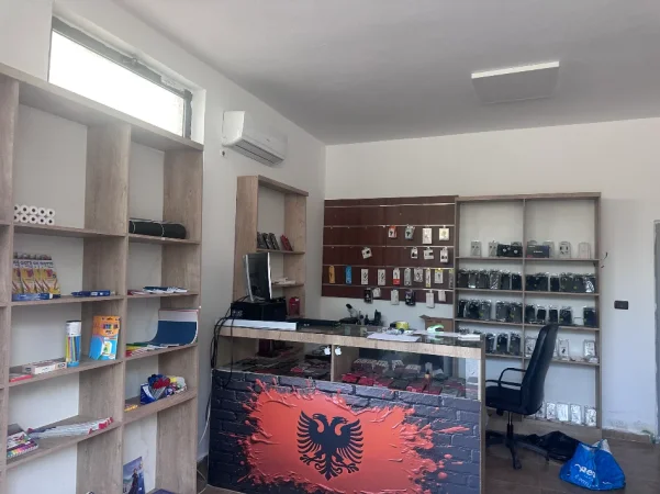 Tirane, jepet me qera ambjent biznesi Kati 1, 40 m² (Rruga Petrit Radovicalka)