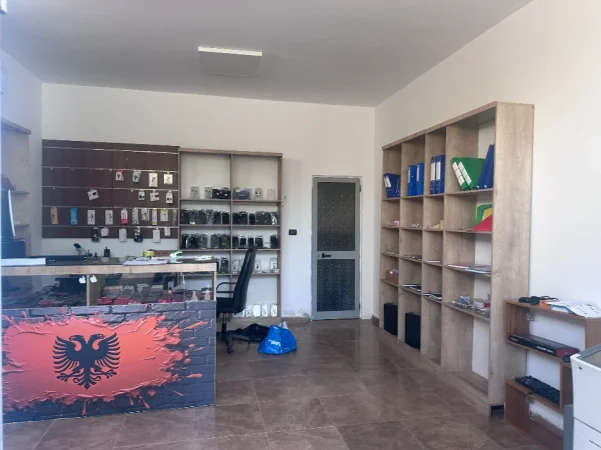 Tirane, jepet me qera ambjent biznesi Kati 1, 40 m² (Rruga Petrit Radovicalka)