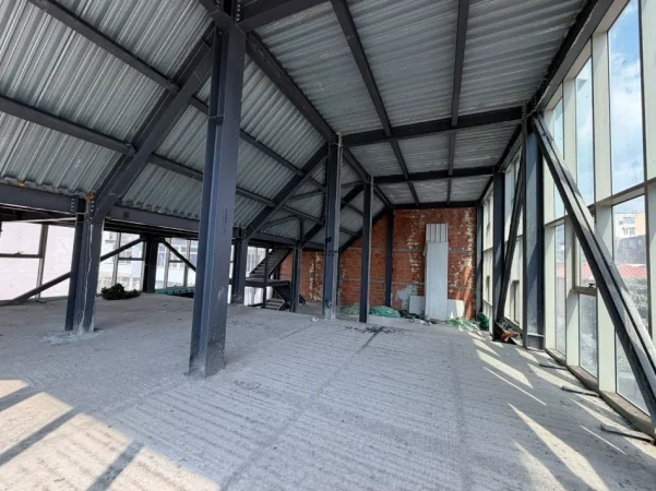 Tirane, jepet me qera magazine Kati 1, 250 m² 5.000 € (RRUGA BARDHYL)