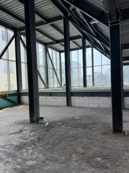 Tirane, jepet me qera magazine Kati 1, 250 m² 5.000 € (RRUGA BARDHYL)