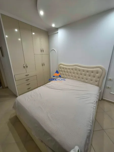 Tirane, jepet me qera apartament 2+1 Kati 5, 90 m² 540 € 