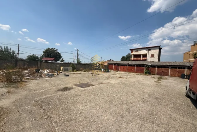 Tirane, jepet me qera toke , 550 m² (Kinostudio)